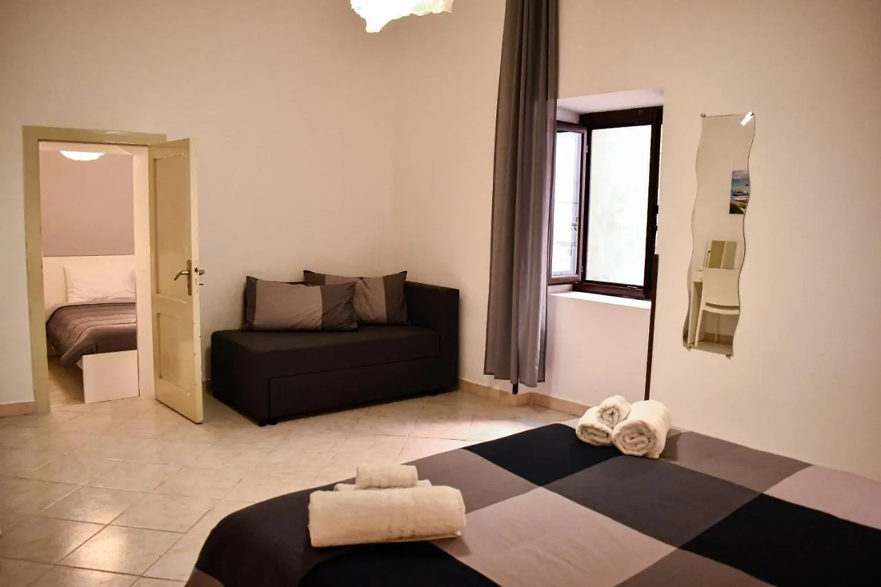 Sikelia House Cefalu 0*,